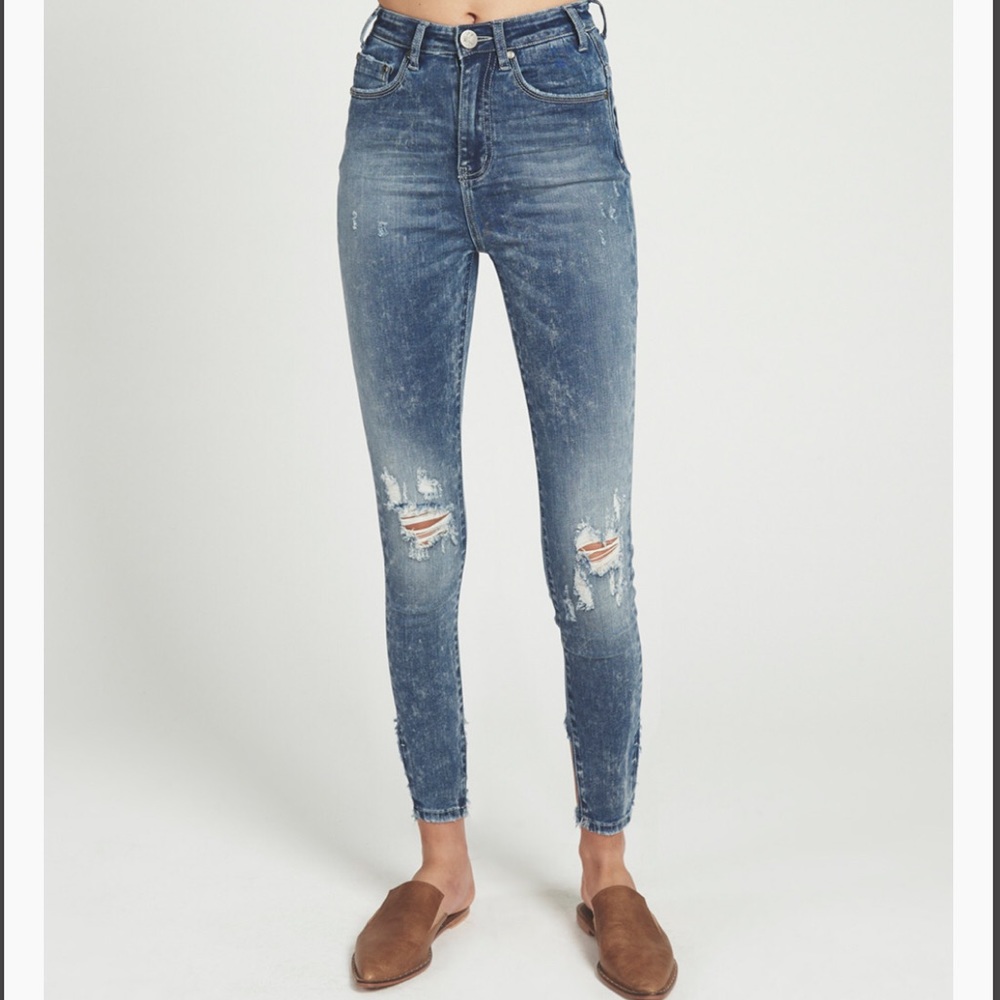 ONETeaspoon . Super high rise jeans.
